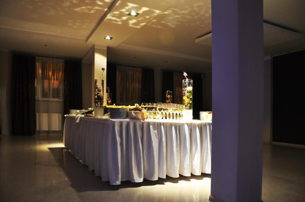 Hotel Pojezierze Szczecinek Luaran gambar